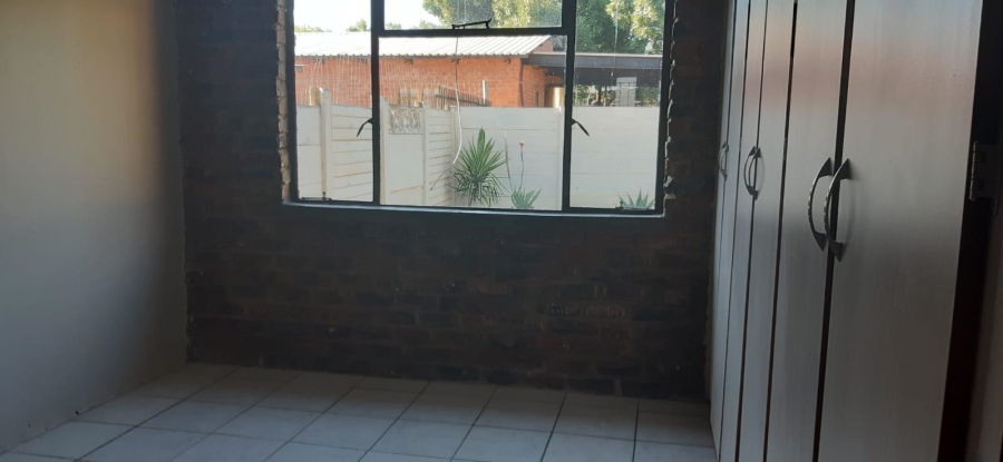 To Let 3 Bedroom Property for Rent in Kellys View Free State